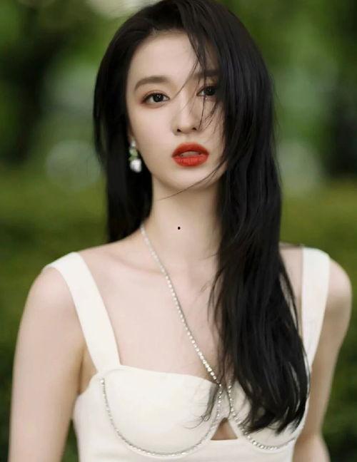 头条上最好看的女明星,盘点最好看的女明星，颜值与实力并存，谁是你心中的女神？
