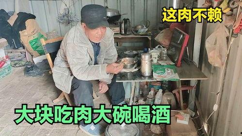 农民鲁智深地头喝酒吃瓜,瓜果飘香农家乐