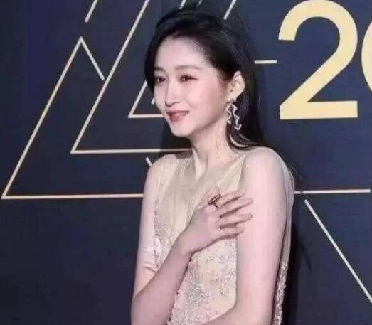 明星比秀,璀璨星光下的时尚竞技场