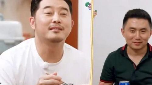 广州情侣吃瓜事件,甜蜜瞬间引发网友热议